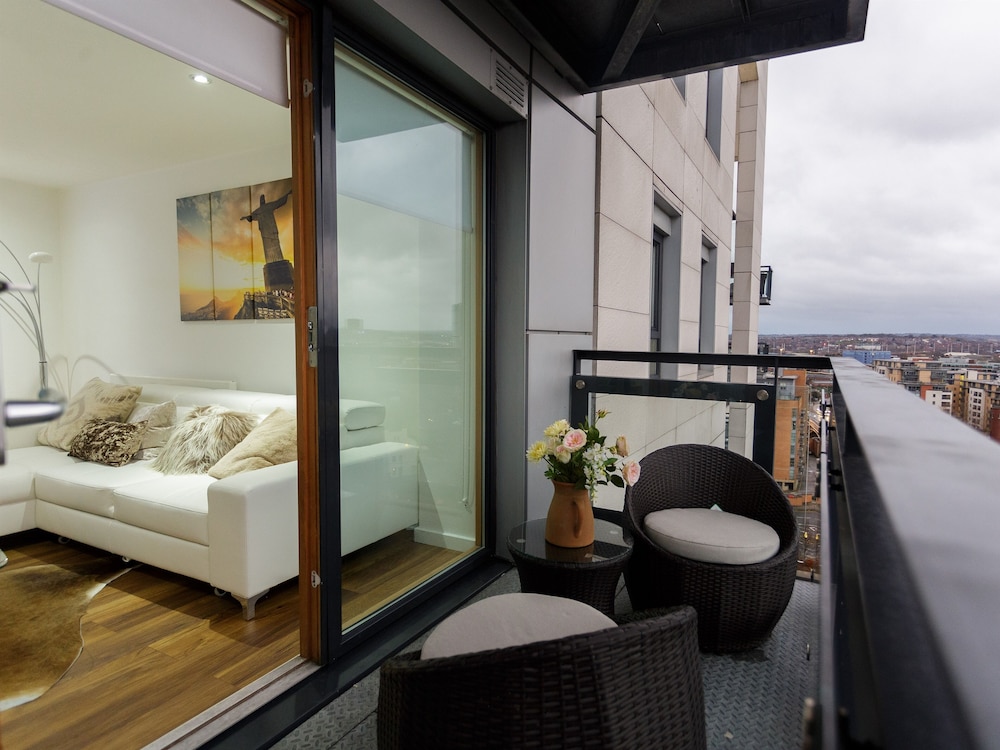 Live in Leeds Sky Penthouse 45/46