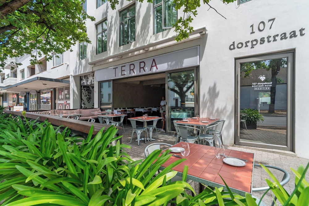 107 Dorpstraat Boutique Hotel 3/70