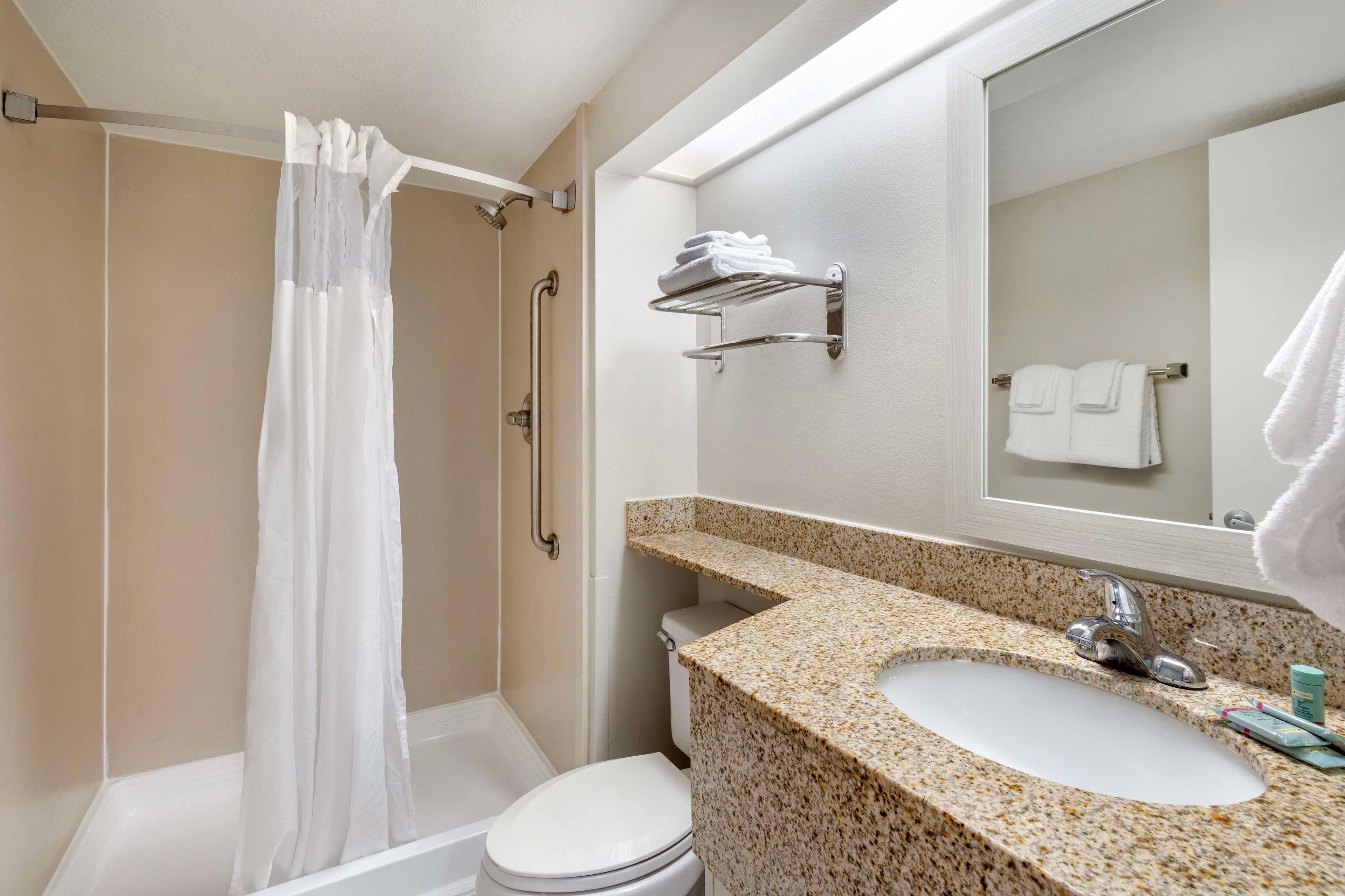 غرفة بسريرين كوين، Best Western Cocoa Beach Hotel and Suites 8/10