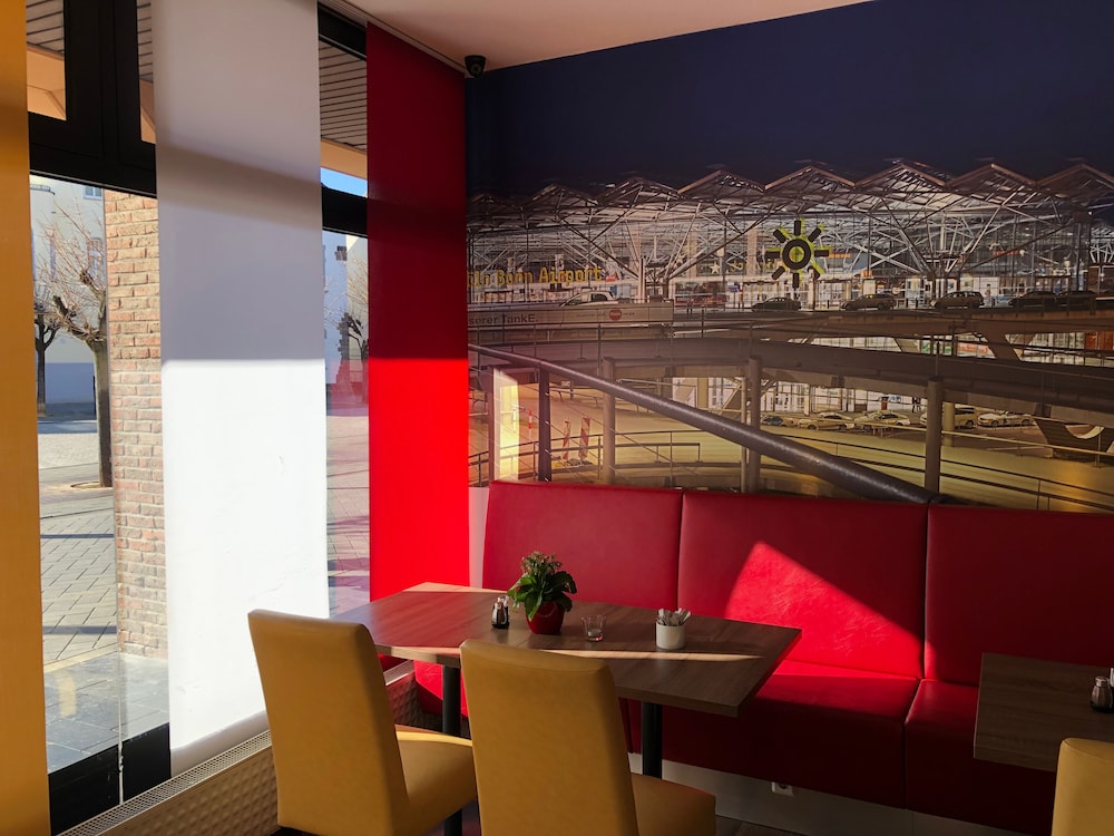 Montana Hotel Köln-Bonn Airport 14/26