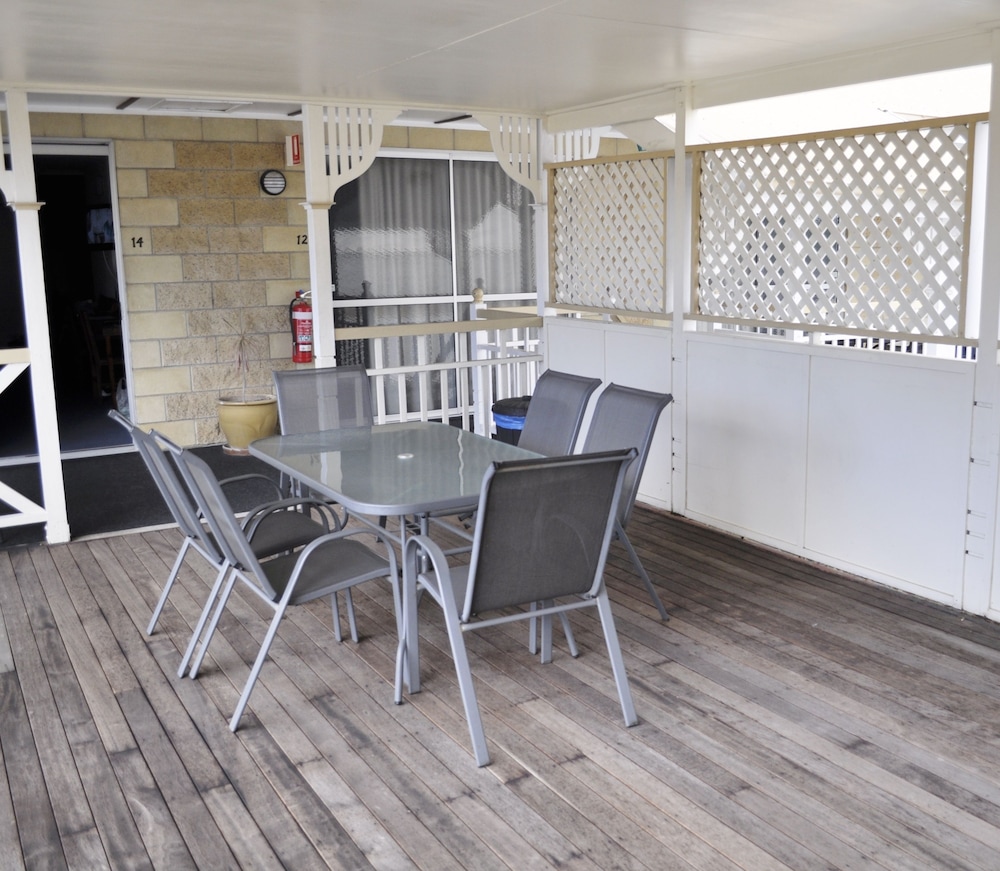 ALEXANDRA PARK MOTOR INN 46/65