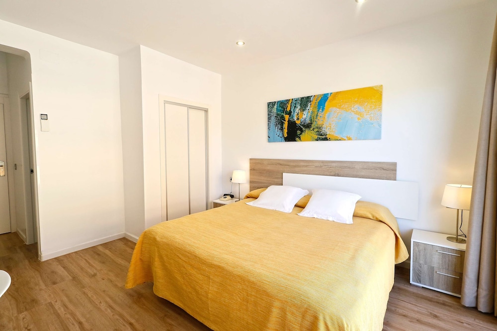 1 BEDROOM, PREMIUM, DOUBLE OR TWIN BED