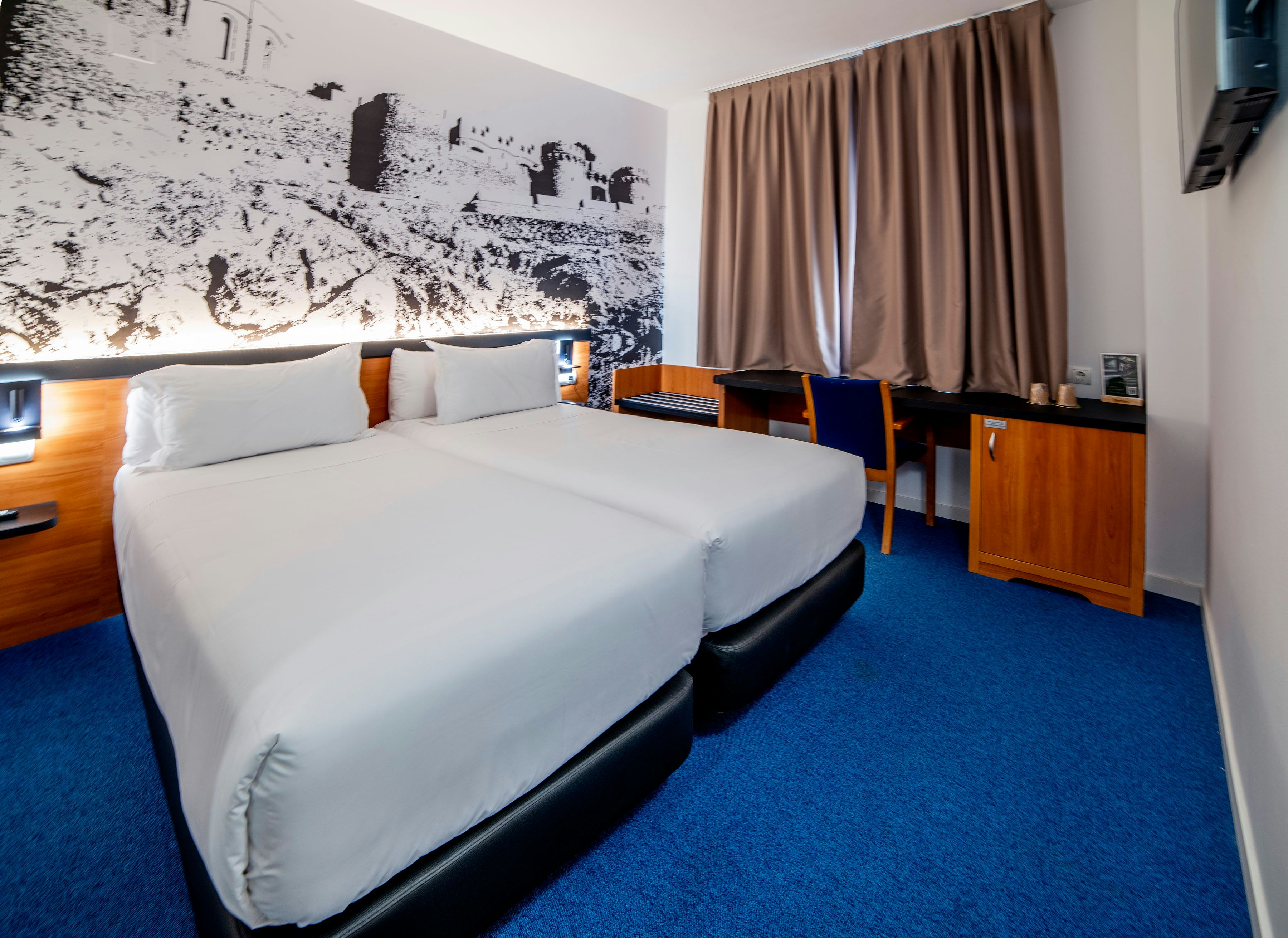 Classic, Twin Beds