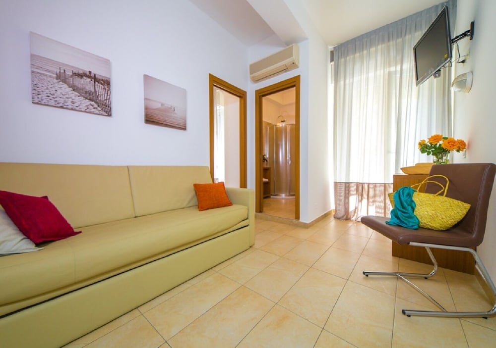 Mediterraneo Hotel and Suites 37/50