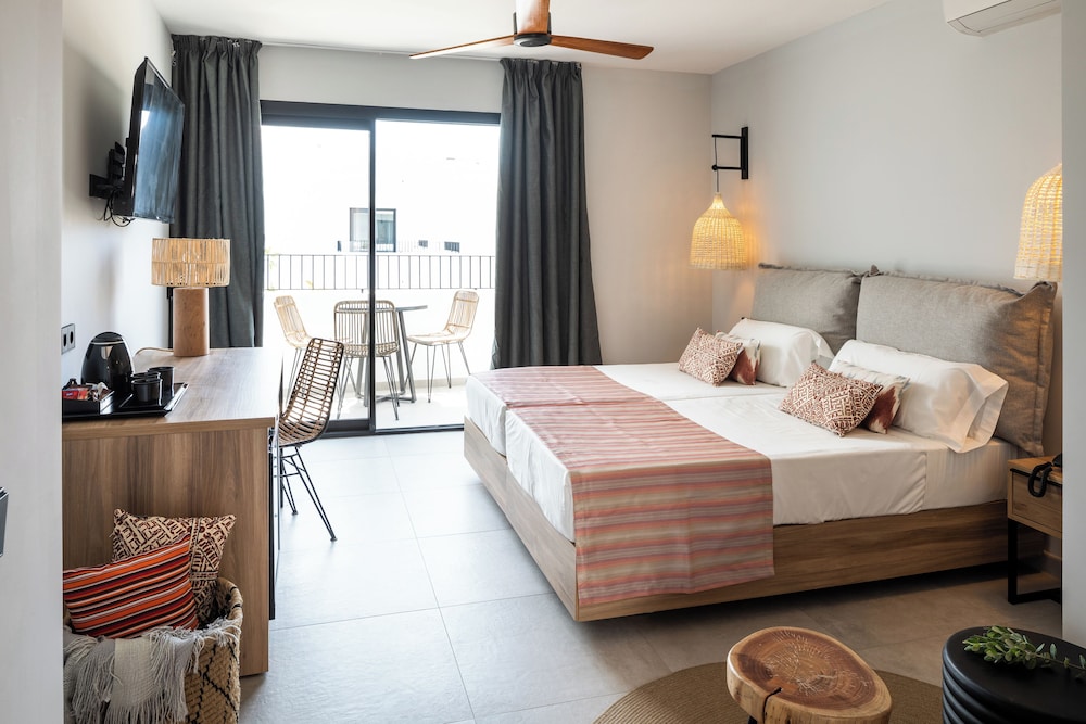 Casita Blanca Apartments - Adult Only 12/50