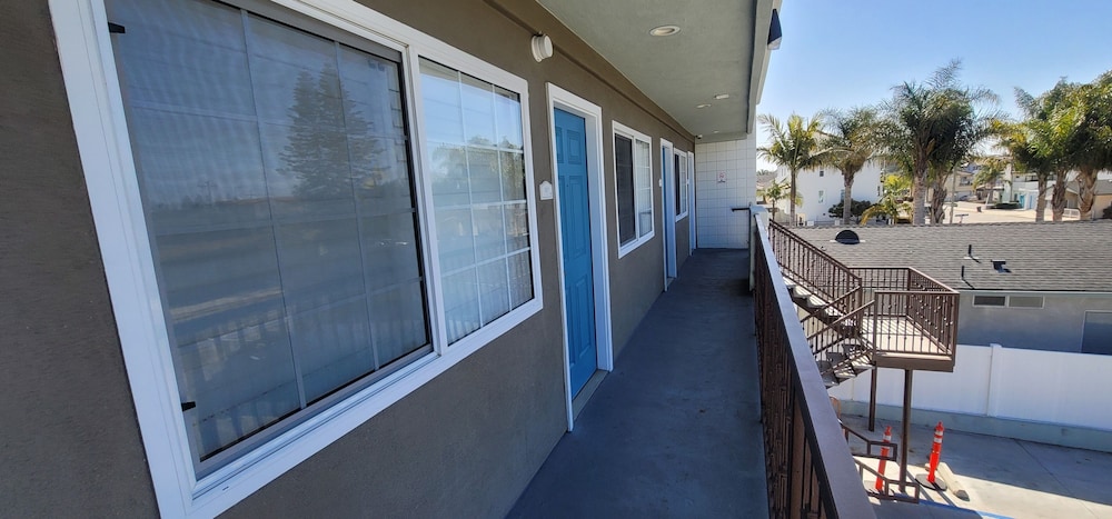 Beachwalker Inn and Suites 5/50