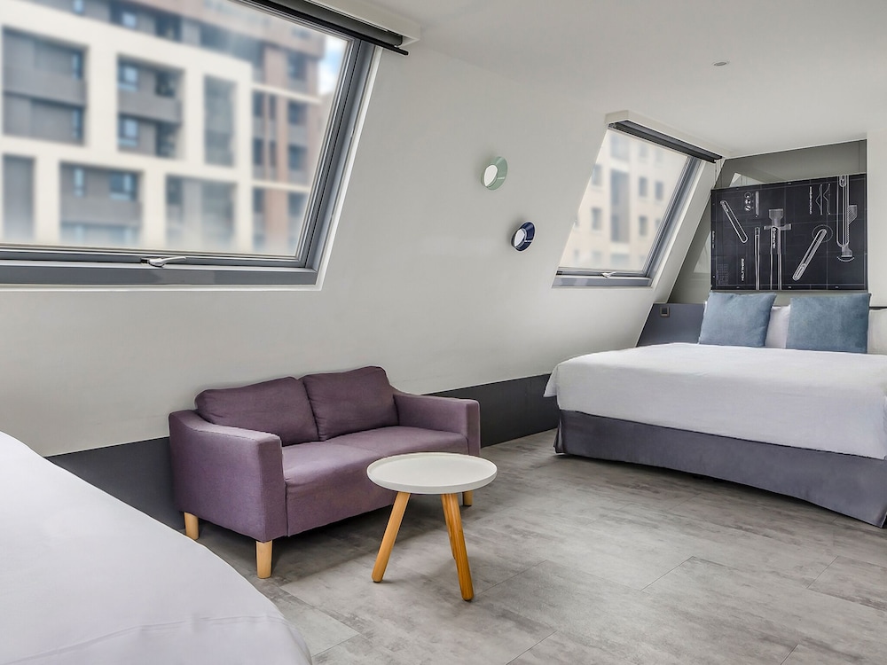 LUMI HOTEL 46/72