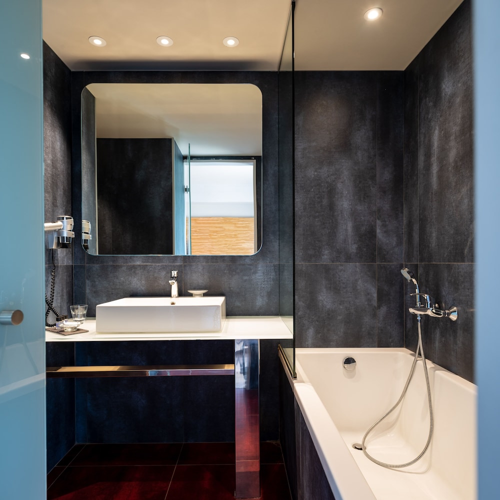Essence Contemporary Living Hotel 47/50