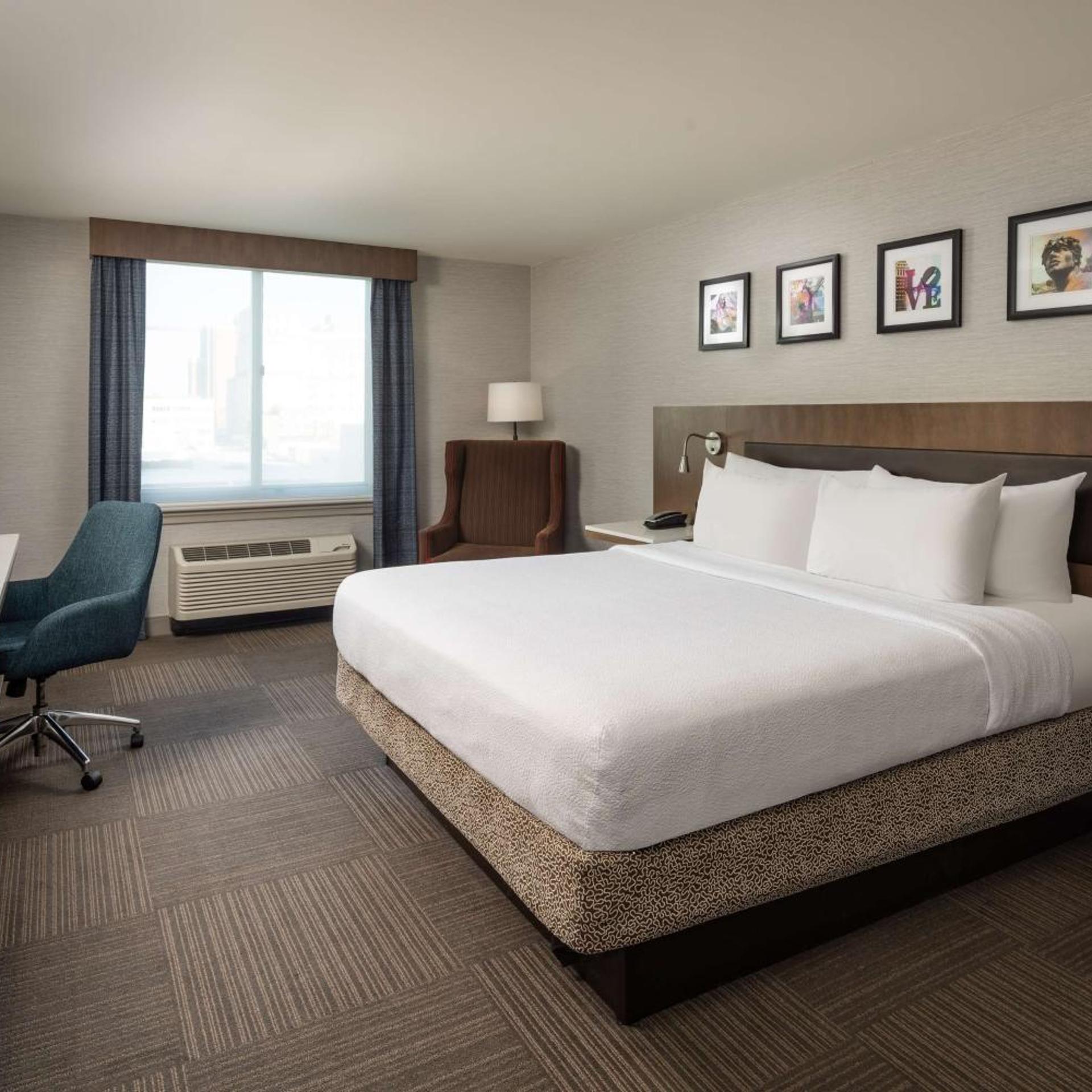 ROOM, KING BED