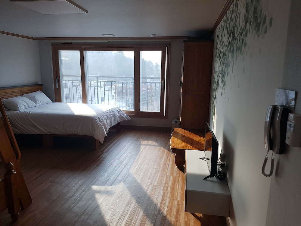 The View Hostel 5/27