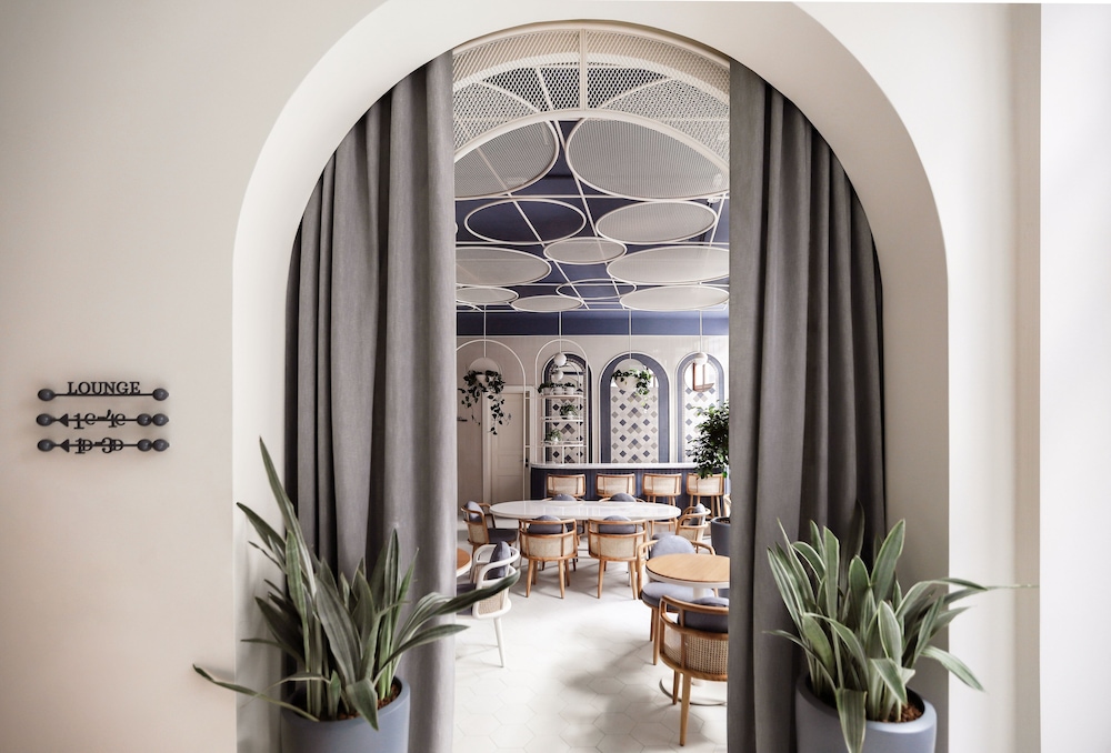 Ecole St. Pierre Hotel 24/50