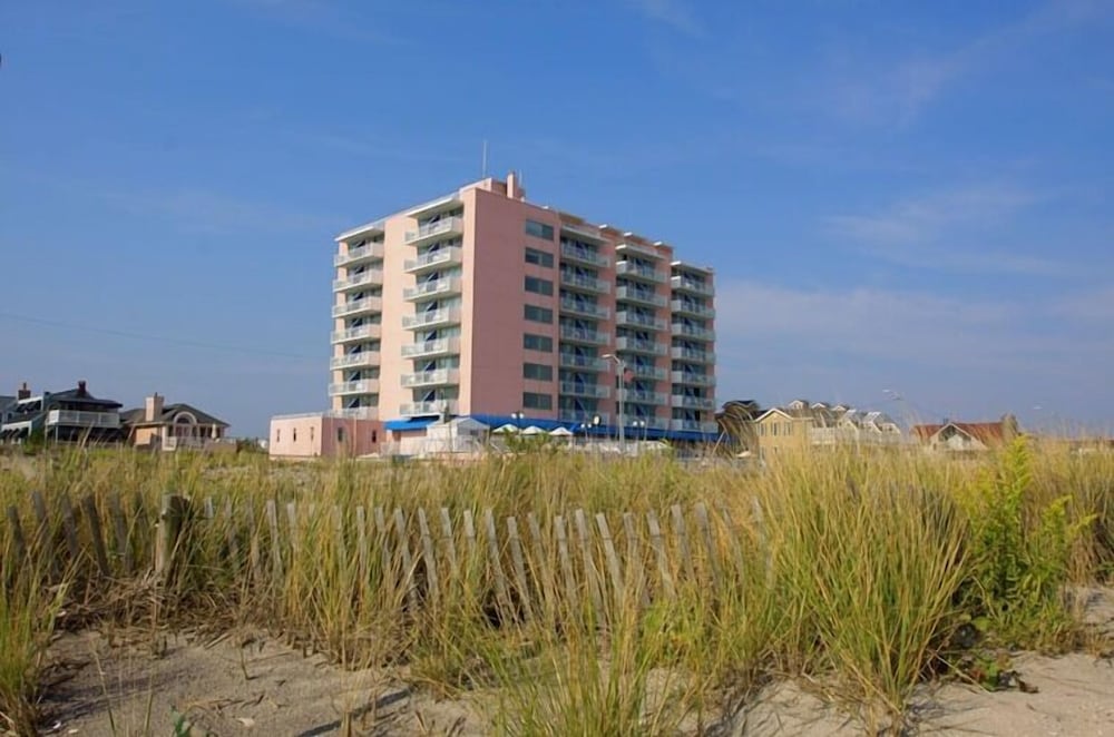 Port-O-Call Hotel 8/62
