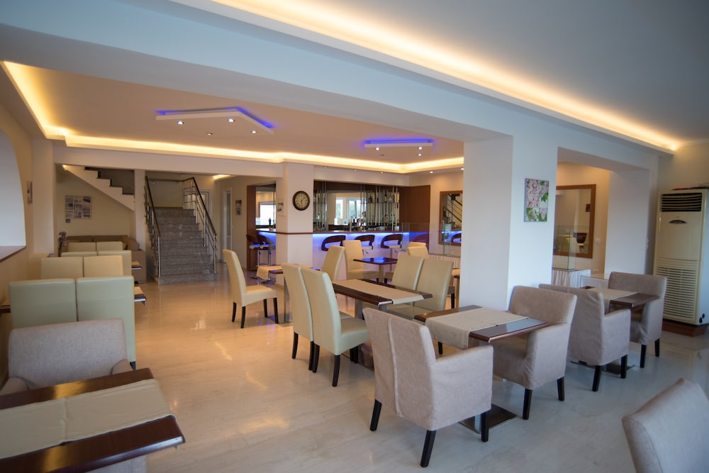 Oasis Hotel 39/50