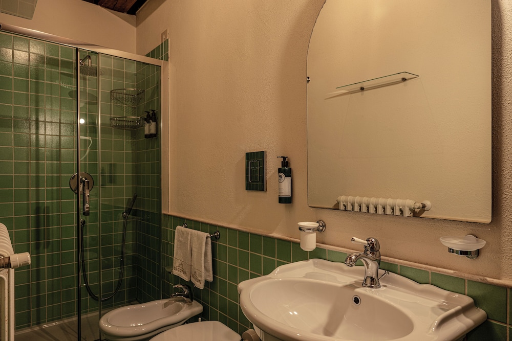 Borgo Tufi Albergo Diffuso 50/50