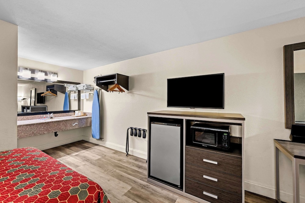 Econo Lodge Kingsport East 30/38