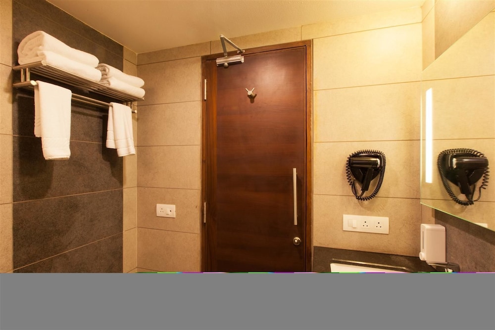 Hotel Cosmopolitan Ahmedabad 26/62