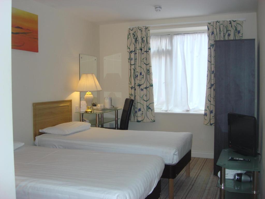 Standard, Twin Beds