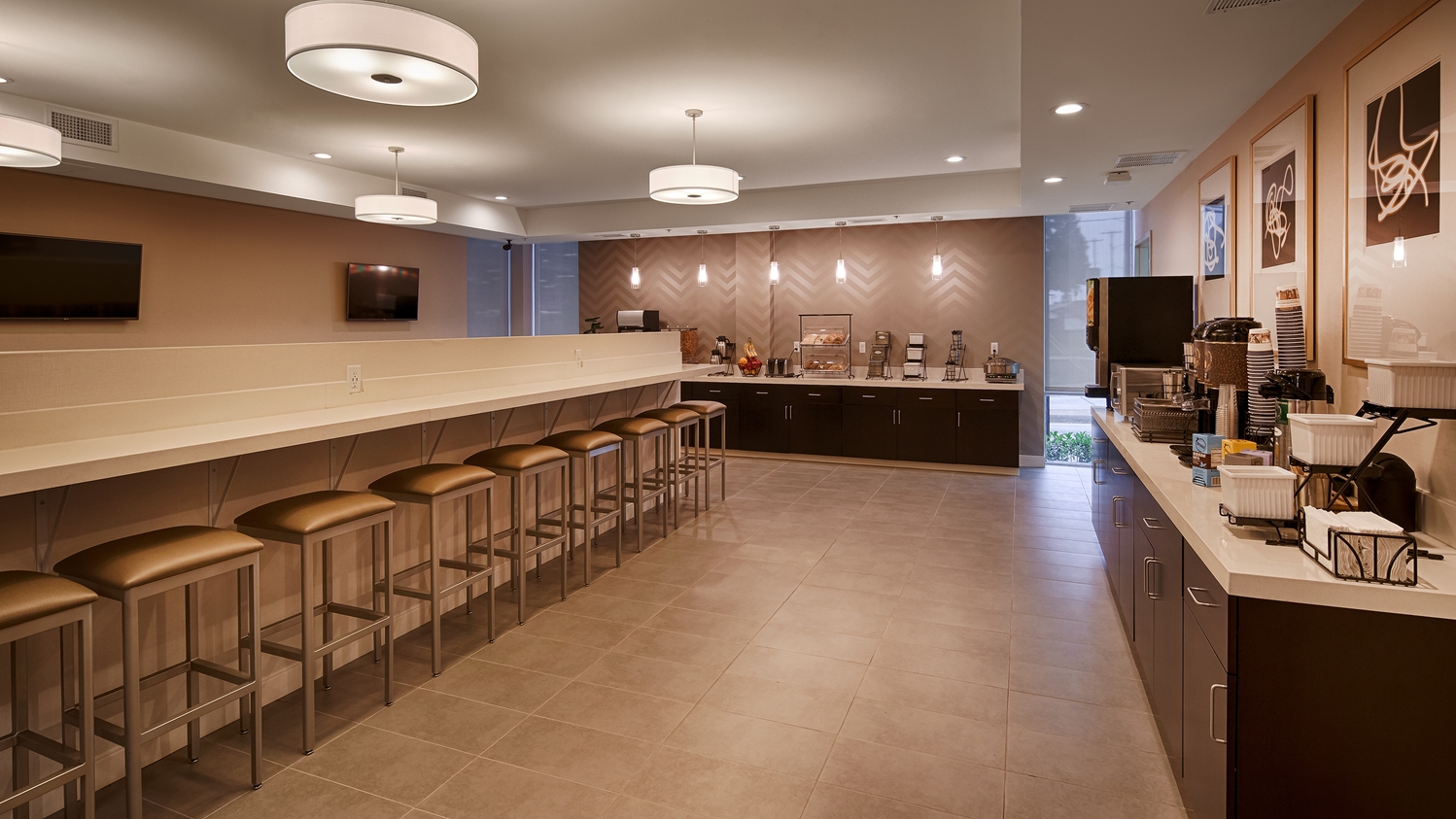 La Quinta Inn and Suites by Wyndham Tulsa Downtown - Route 66 10/14