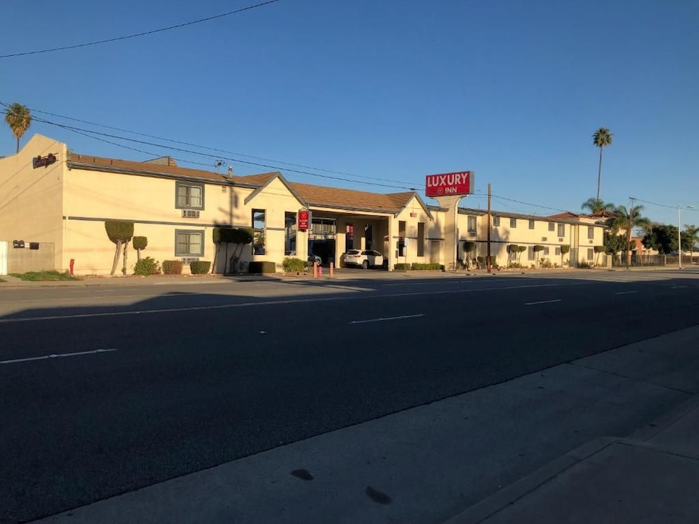 Luxury Inn 2/44