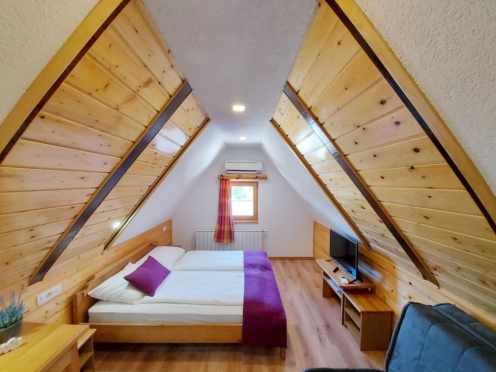 Plitvice Ethno House 10/24