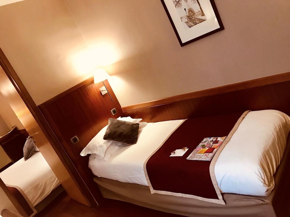 Hotel George Sand Opera Paris 12/50