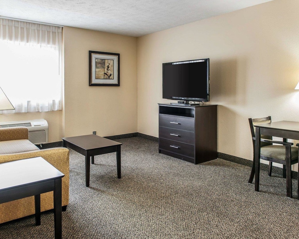 Quality Inn Suites Mattoon 26/39