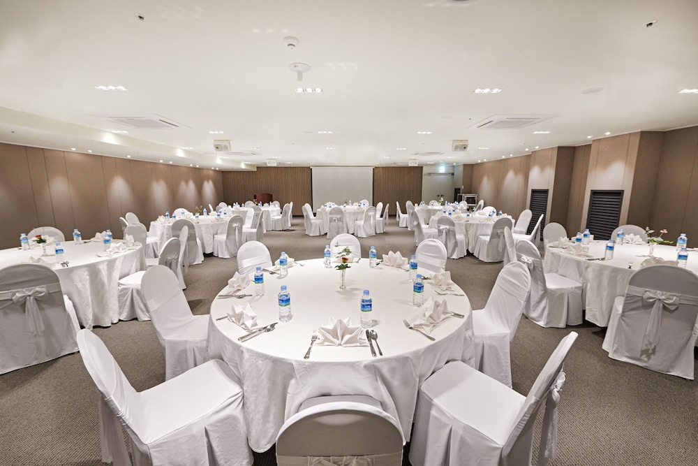 Royal Emporium Hotel 55/72