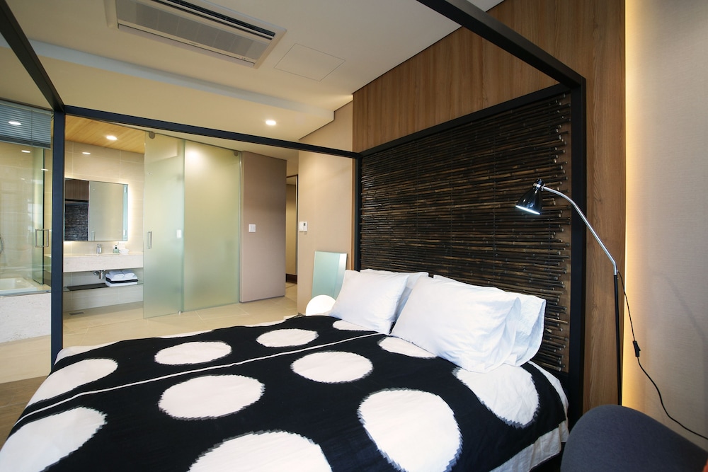 Jeju Bom Museum Stay 30/75