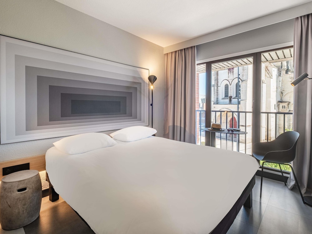Ibis Saint Quentin Basilique 27/70