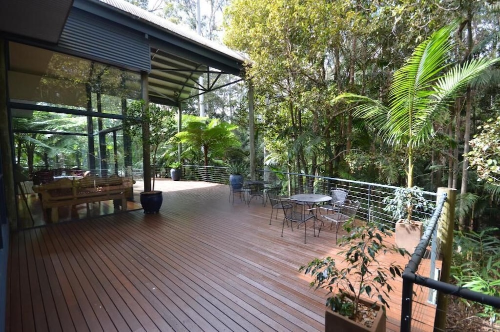 PETHERS RAINFOREST RETREAT 20/50