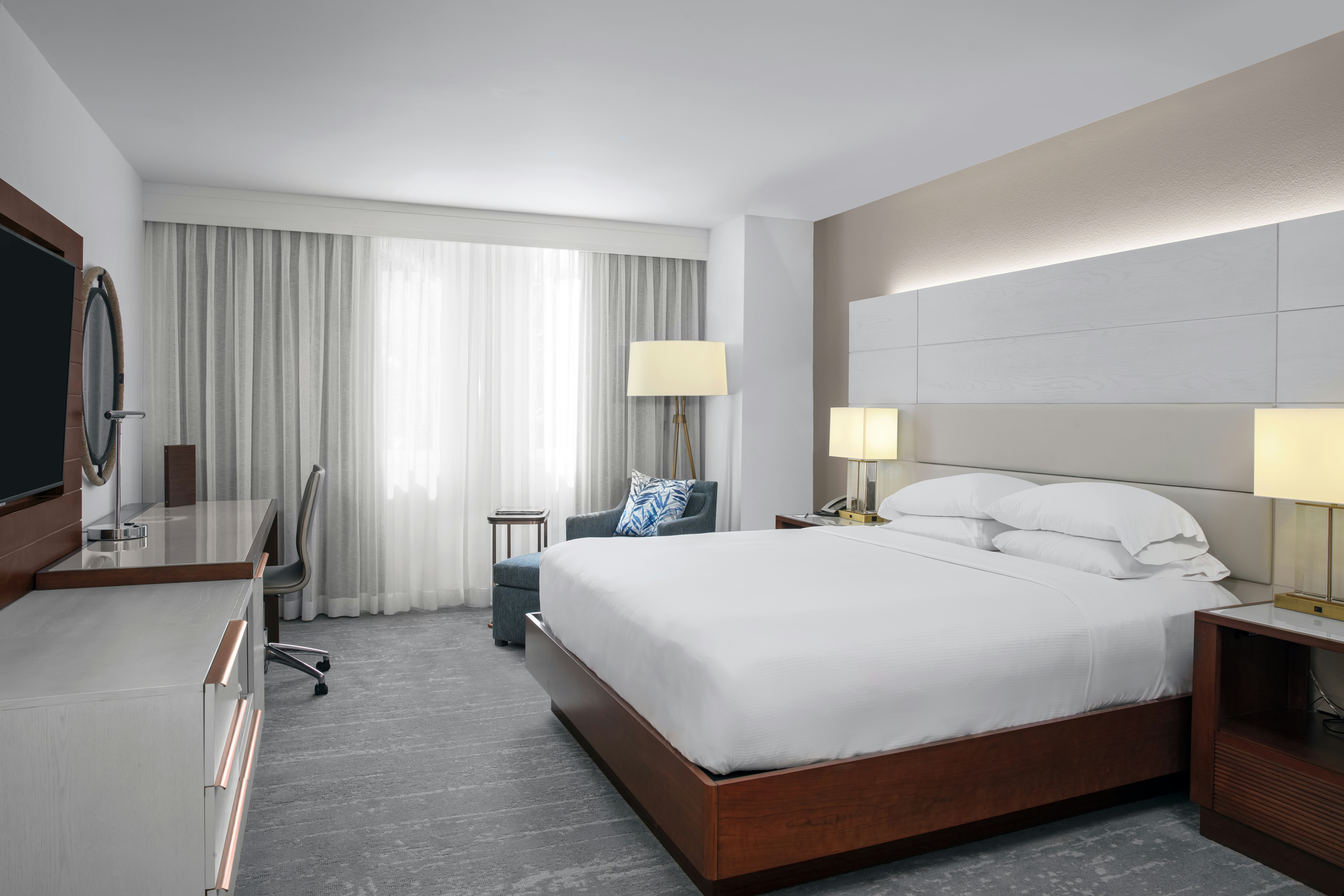 1 King Bed Mobility/Hearing Access Ri Shwr