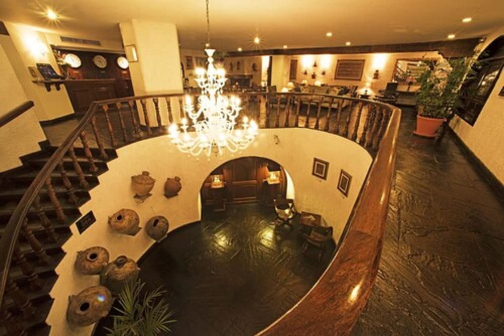 LA HACIENDA MIRAFLORES 8/50