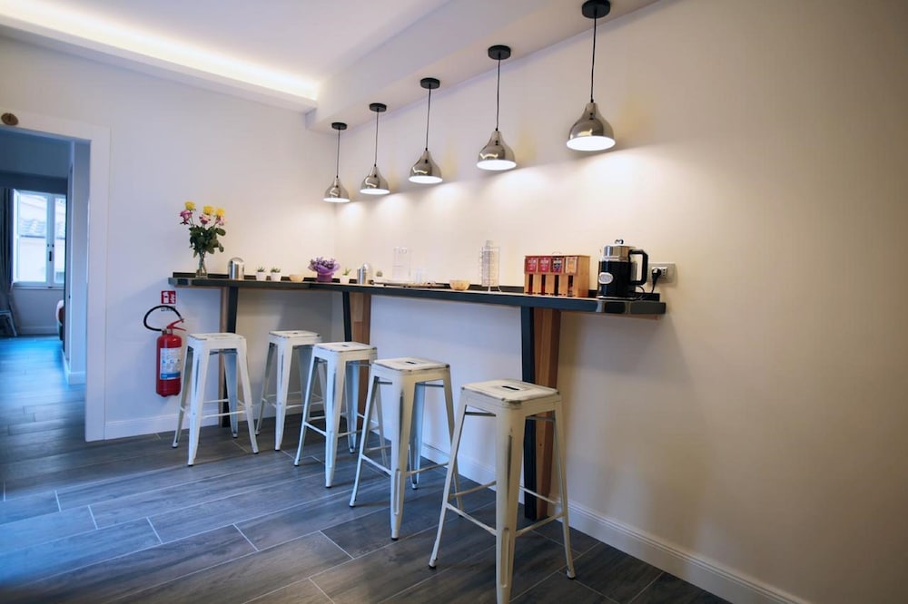 Trevi Contemporary Suite 24/42