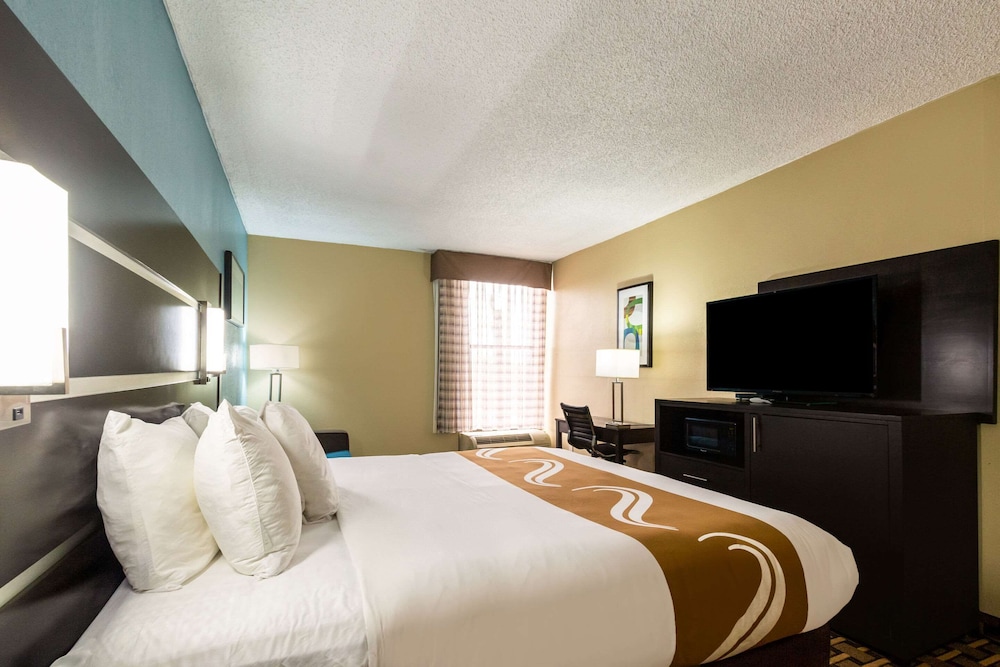 Standard, King Bed, Sofa, Quality Inn Houston East I-10 2/4