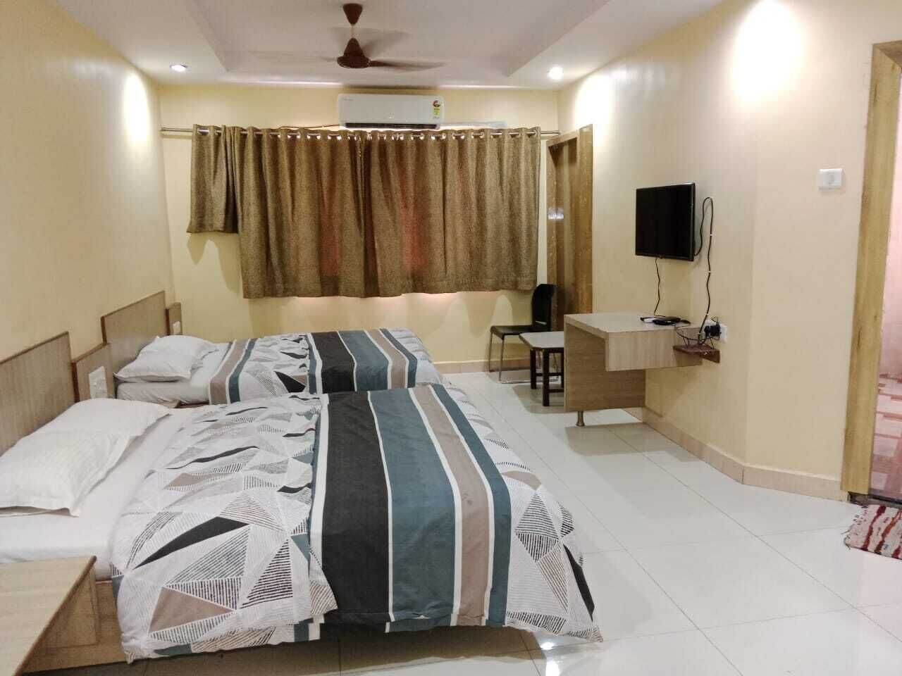BASIC, SUITE, 2 DOUBLE BEDS