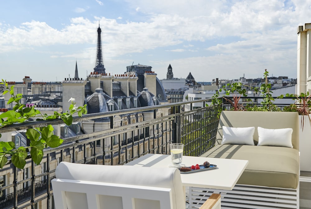 Hotel Lancaster Paris Champs Elysees in PARIS