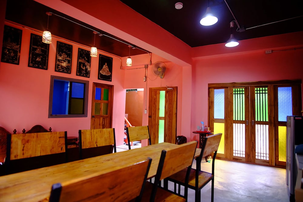 Nap Corner Hostel 17/18