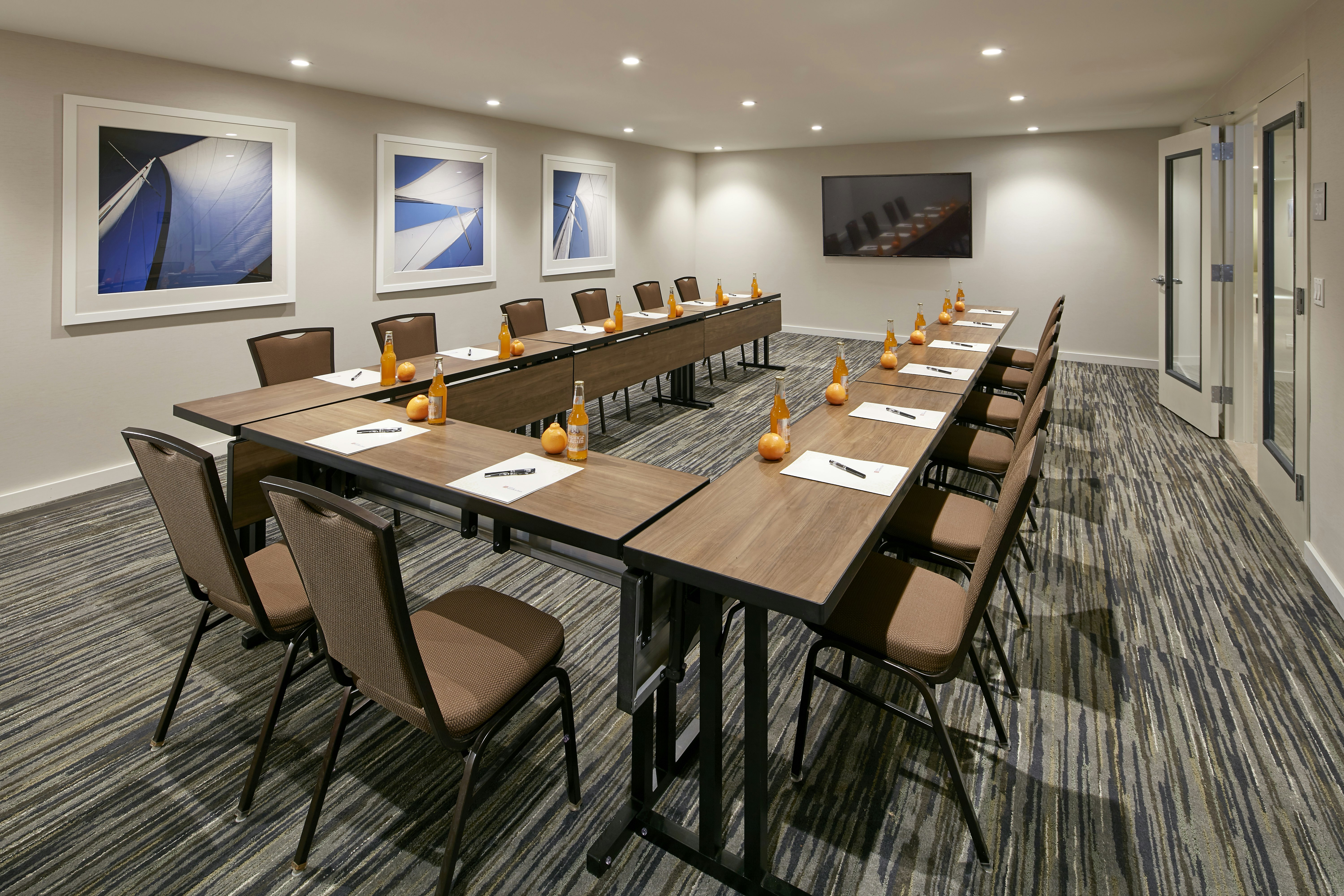 Hilton Garden Inn San Diego Mission Valley Stadium 53/67