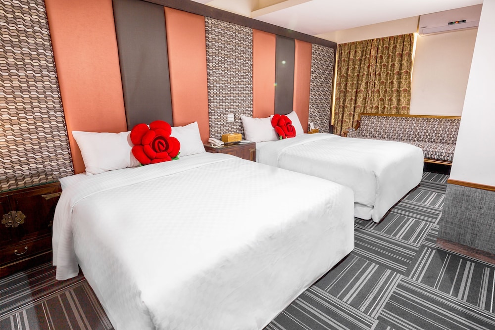 Han She Hotel 26/75