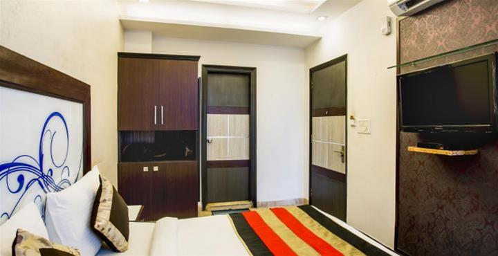 Hotel Pitrashish Premium 24/42