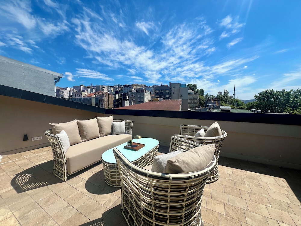 Weingart Suites Hotel 55/58