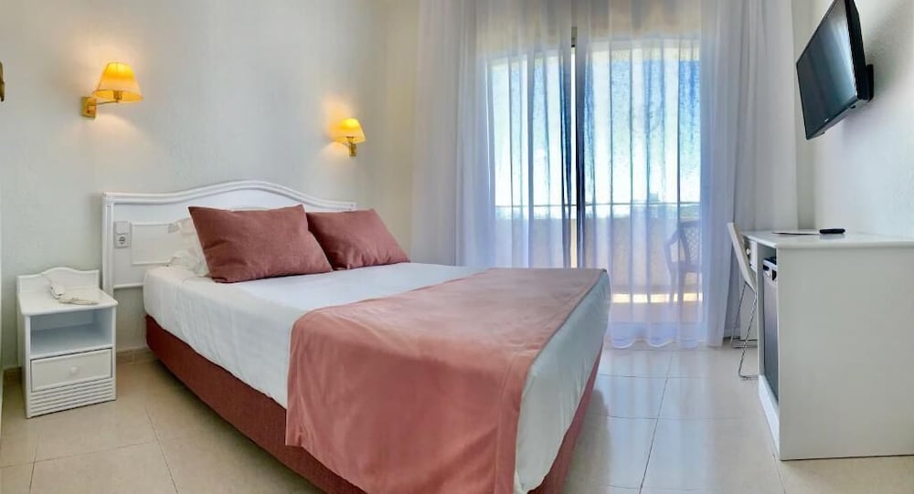 غرفة كلاسيكية بسرير كوين بشرفة بإطلالة جزئية على البحر، Hotel Aromar 5/10