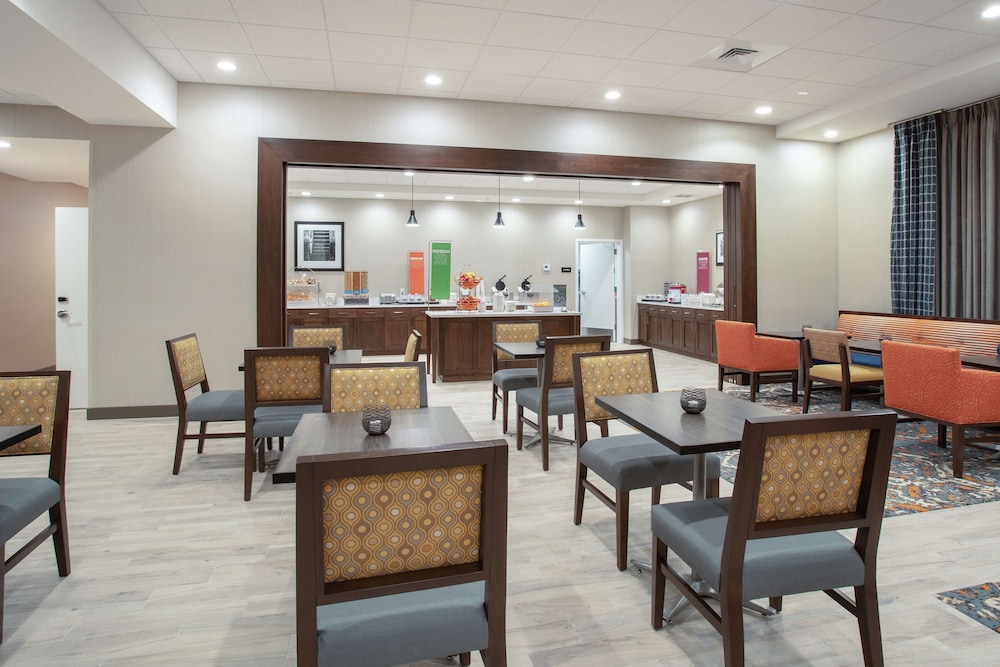 Hampton Inn & Suites Logan 44/48