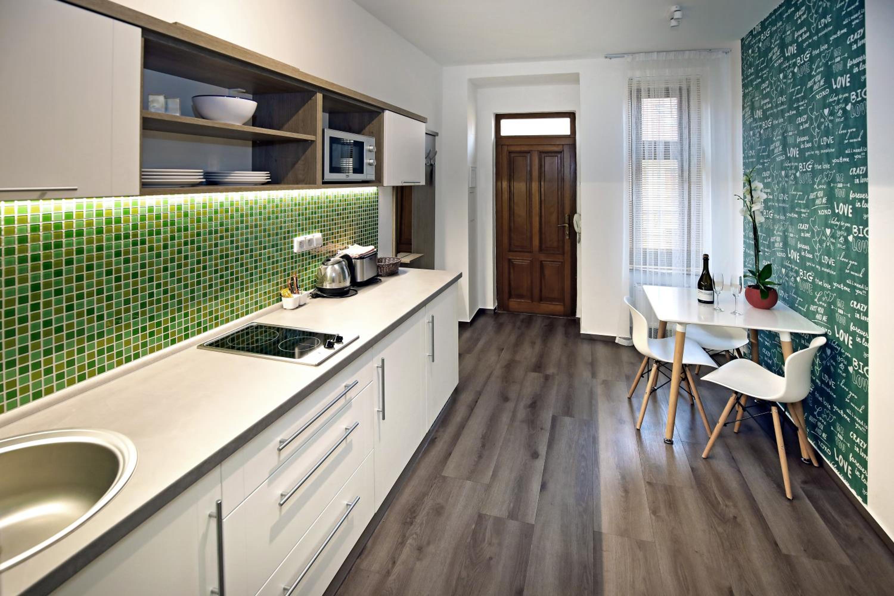 ANDEL APARTMENTS 28/28