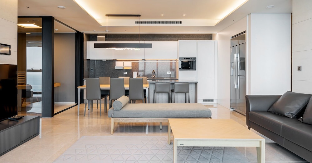 LCT Residence Y Collection 27/50