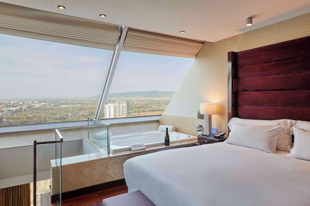 Hyatt Regency Barcelona Tower 28/82