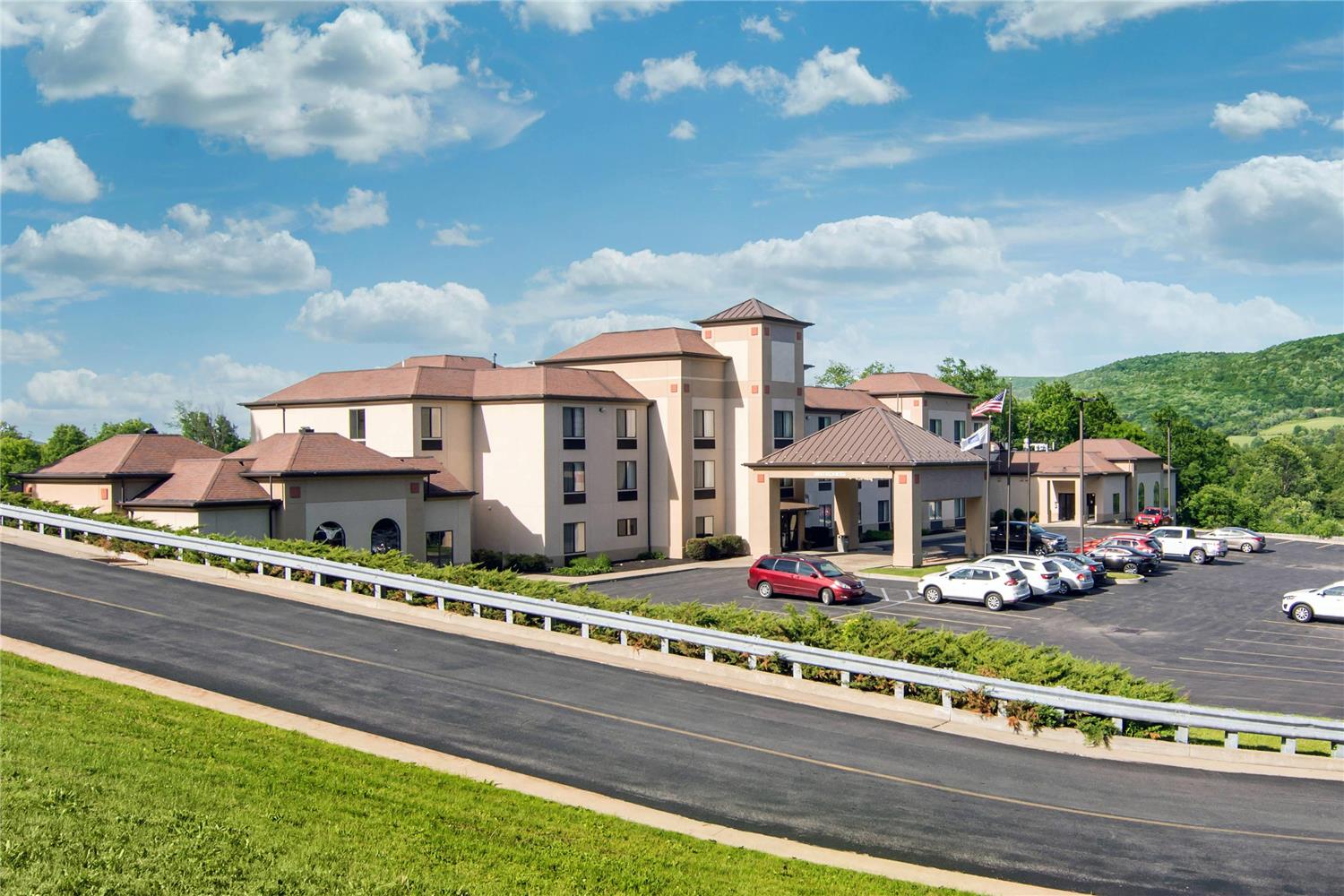 Comfort Inn & Suites Cooperstown / Milford 12/12