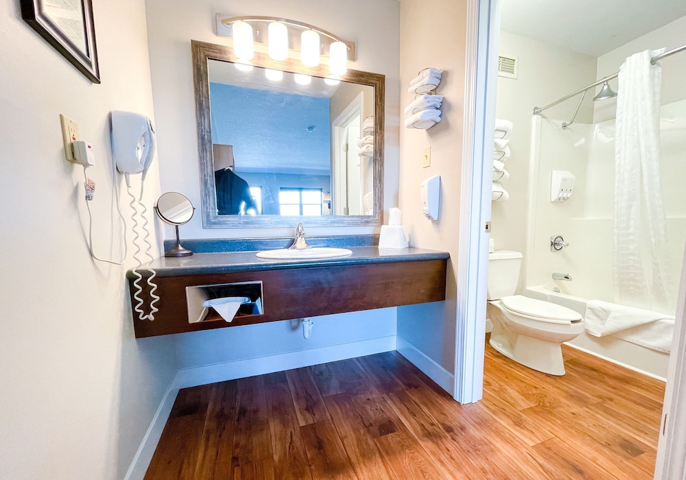 PINEMARK Inn Suites Events 48/50