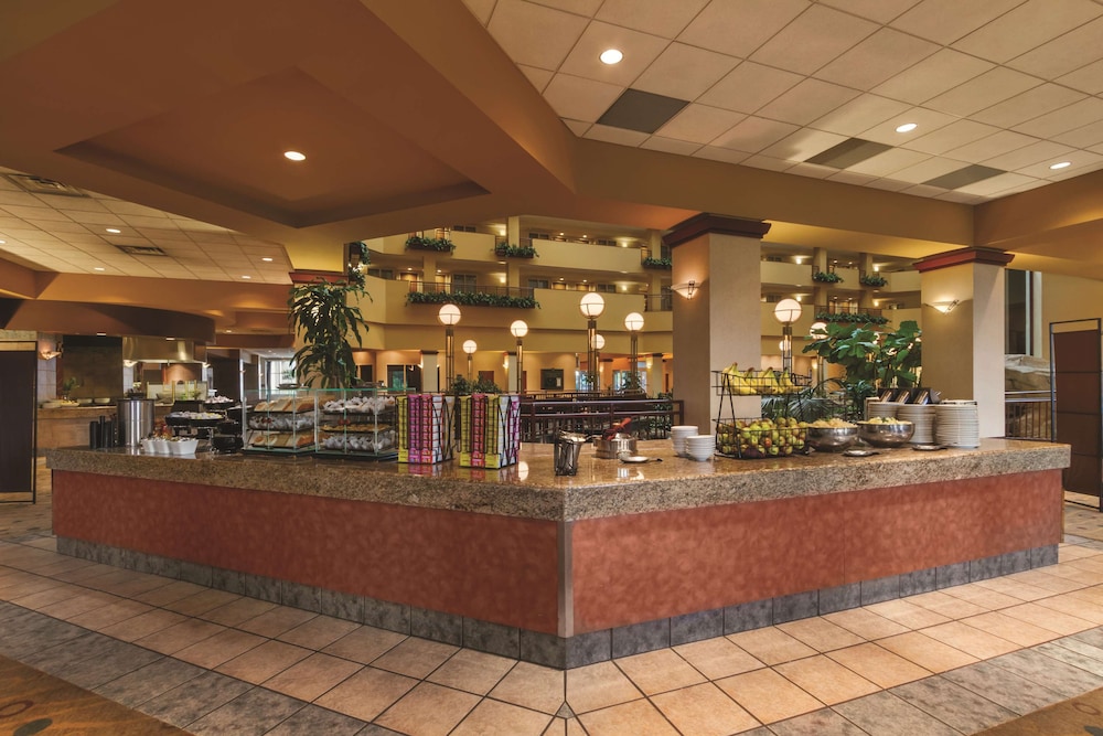 Embassy Suites by Hilton Portland Airport 15/66