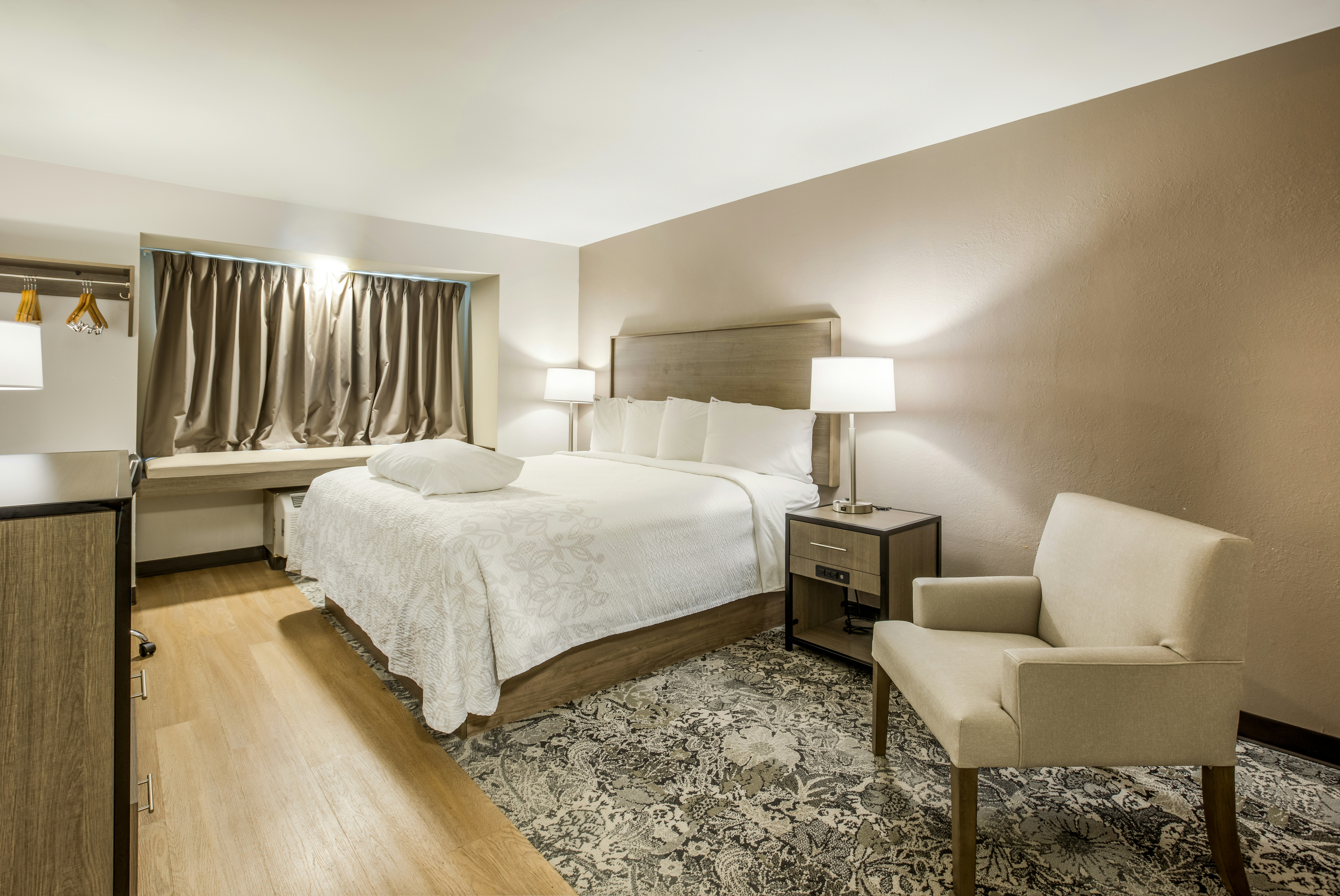 PREMIUM, KING BED